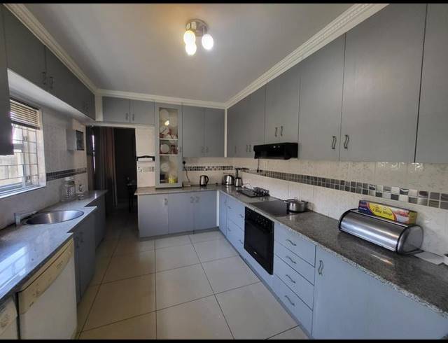 3 BEDROOM HOUSE FOR SALE IN REDCLIFFE